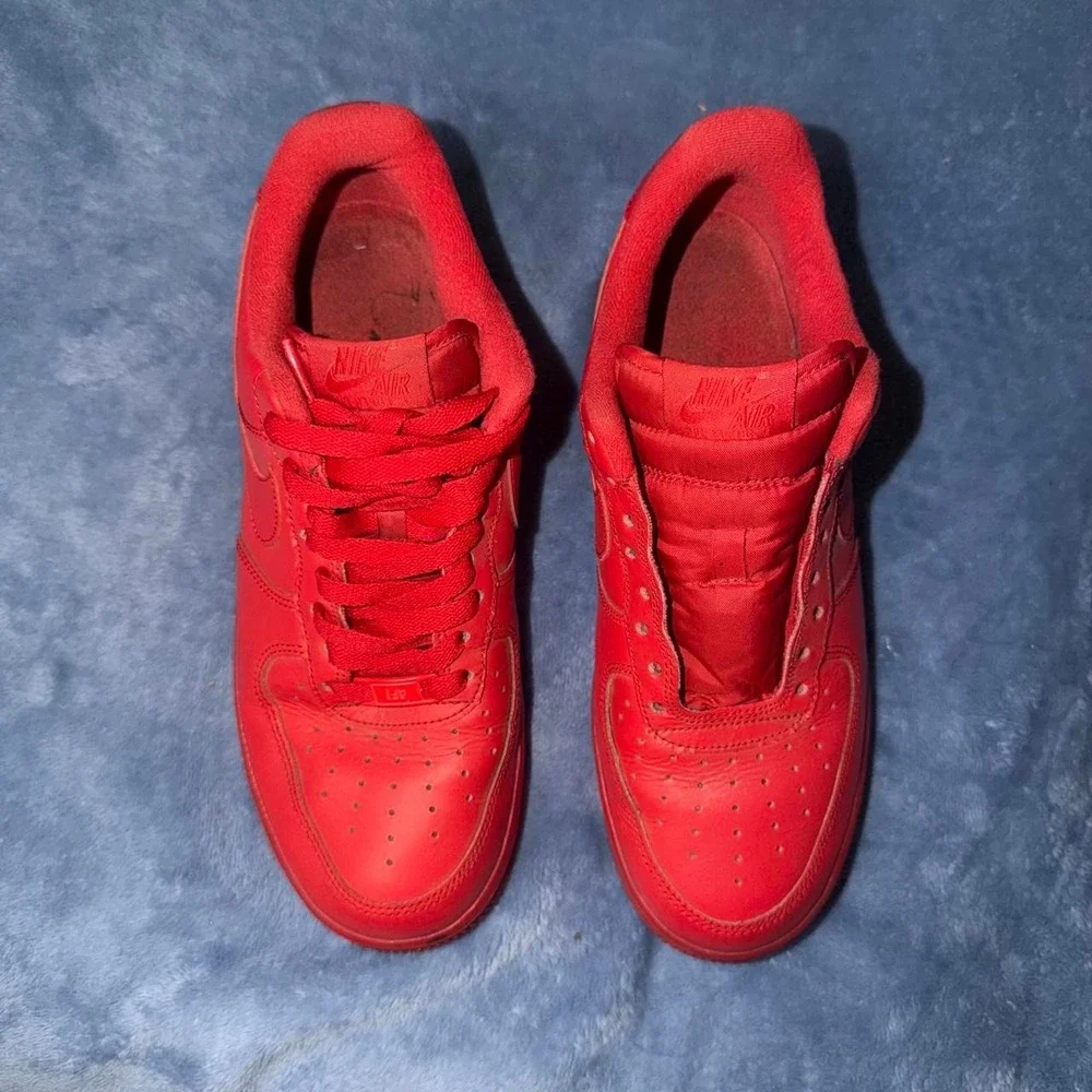 Nike Air Force 1 red sneakers missing 1 shoe lace men size 8